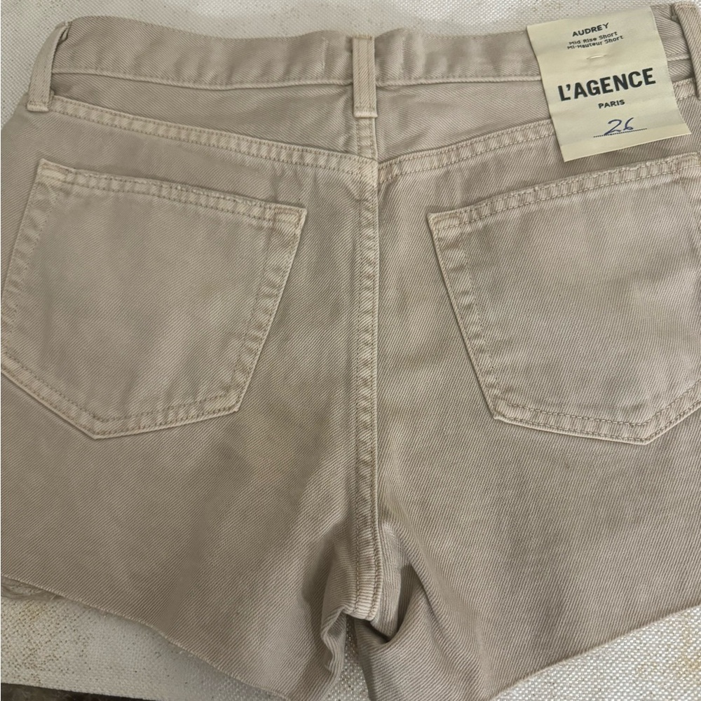 L'AGENCE Audrey Mid-Rise Shorts - Picture 11 of 13